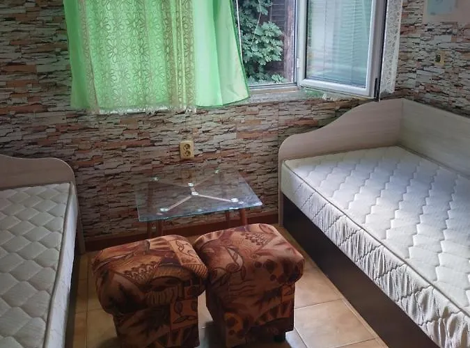 Kъща за гости садала