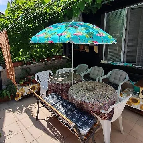 Kъща за гости садала